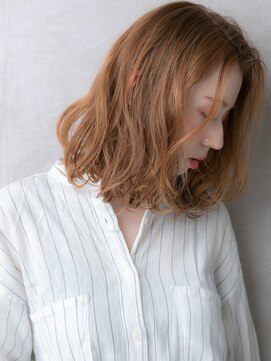 カバーヘア ブリス 川口(COVER HAIR bliss) 金髪ダブルカラーセンターパートゆるふわボブディ10代20代W川口