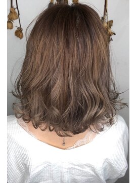 ウル(Ulu) ミルクティーカラー