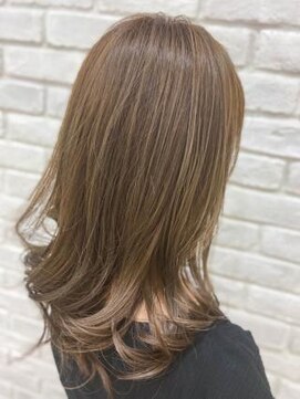 ミーティア バイ クアトロ(Meteor By QUATRO) クリーミーベージュ☆