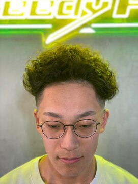 グリーディーフォックス 代々木(Greedy FOX) コンマヘア/センタ-パ-ト/ツイストスパイラル/スキンフェード