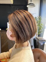 レパーン(Lepa)&nbsp;ハイライトで前下がりボブを華やかに