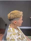 金髪ベリーショート ビジネスツーブロック ワイルドアップバング