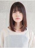 ミディアムレイヤー前髪あり内巻きストレート暗髪透明感カラー