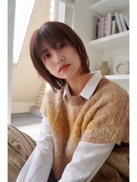 ベター(better) 淡いオレンジベージュのレイヤーボブで可愛らしさを