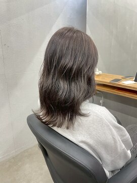 エヌ(N) グレージュ