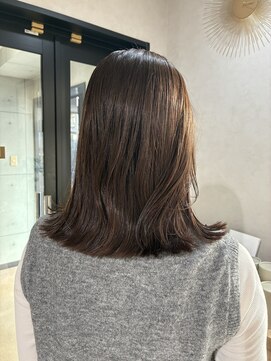 ハイヴィー(Hivi) こっくりオリーブブラウンカラー×切りっぱなしロブ