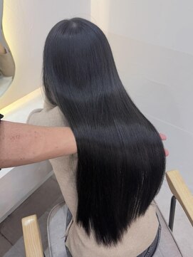 ラビス クローバー(Lovis clover) 艶髪暗めブルーブラックカラー♪あゆむ