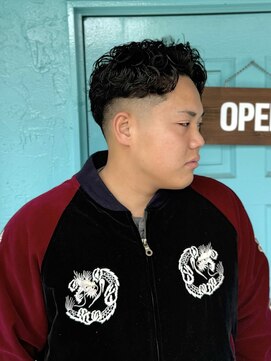 ラフテル ロマン(RAFTEL Roman) 朝楽メンズスキンフェードラルフカールバーバースタイル