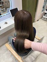 ロエ(LOE) オリーブカラーレイヤーカット顔周りレイヤーブリーチなし