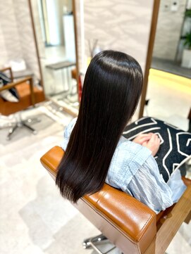 キール(Kir) [Kir]ダメージしやすい方必見！美髪矯正で1番の艶髪に[縮毛矯正]