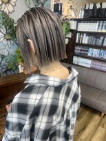 バンビ プライベート サロン(Bambi private salon) Bambi 切りっぱなしボブ ダブルカラー ハイトーングレー