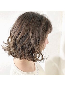 アンフィドットドゥルドゥ(AnFye.dueldo) 【AnFye.dueldo】ウェーブボブ × ナチュラルベージュ