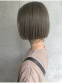 カーキグレージュのボブ
