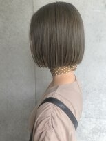 カーキグレージュのボブ