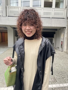 ナループロアオハナ(Nalu pu loa ohana) ミディアムレイヤーのハードパーマ