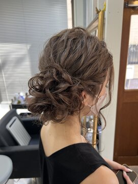 ラグズ 茅ヶ崎(LAGUZ) サイドまとめシニヨンアレンジ(^^)