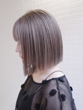 ヨー(Yoh-) 【グレージュ/ボブ/阿部達哉】切りっぱなしボブ/ブリーチカラー