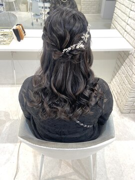 ディティカ ティア(Dityca tia) ハーフアップ