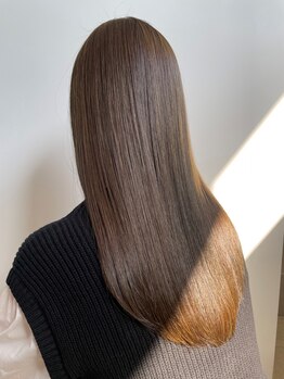 スイ(sui)の写真/まっすぐなりすぎず、まるで地毛のようなナチュラルで立体感ある仕上がりを叶えます◇