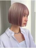 春ピンクベージュカラー×顎ライン切りっぱなしボブ