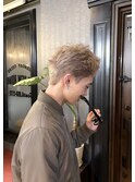 ホワイトベージュ×スパイキーショート
