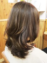 ララテラス(LaLa Terrace)&nbsp;外国人風カーキアッシュ×大人かわいいくびれミディレイヤー