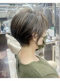 脱白髪染めハイライト×ショートヘア