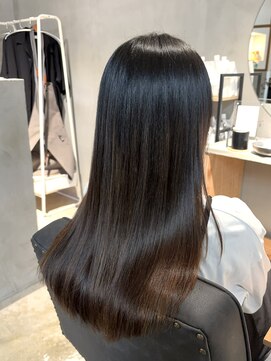 イン(yne.) ツヤツヤ縮毛矯正