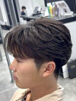 オーバル ジングウマエ(OVARL jingumae)&nbsp;フェザーショートパーマセンターパート