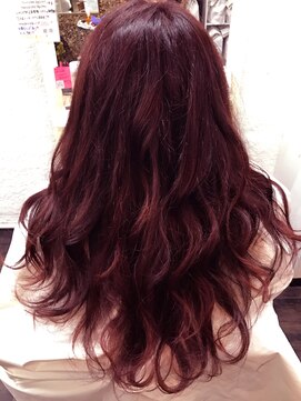 アンフィドットドゥルドゥ(AnFye.dueldo) 【AnFye.dueldo】ロングヘア × チェリーレッドカラー