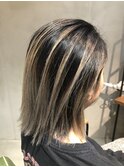バレイヤージュカラー×切りっぱなしボブ