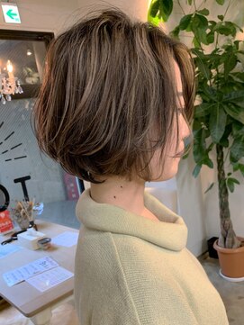 ショートオンリーサロントス(short only salon TOSS) モテゆる巻きピンクゴールドハイライトショートボブ