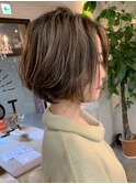 モテゆる巻きピンクゴールドハイライトショートボブ