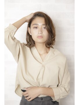 アフロディーテ ギンザ 秋葉原店(APHRODITE GINZA) 外ハネボブ/セクションカラー/ペールベージュ/秋葉原