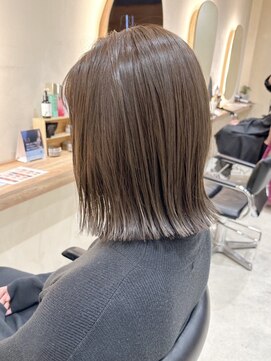 ヒビヲ(HIBIO) ショートボブハイトーンカラータッセルボブミルクティーピンク