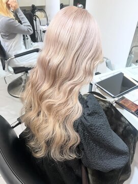 ランテルディ 渋谷(LANTERDIT) シルキーベージュ　ミルクティーアッシュ　コテ巻きアレンジ