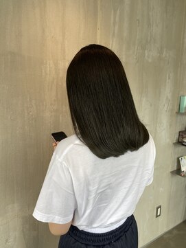 トテ(tote.) 透明感カラー赤み消しオリーブグレージュ艶カット