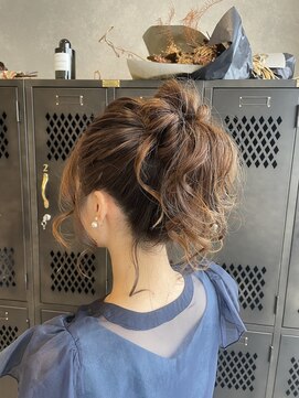 アチーブリス(achieve Liss) お呼ばれヘア　まとめ髪　お洒落ポニーテール　ミディアムロング