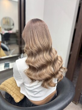 エミーバイモアムー(Emmie byMoremuu) 【あいり】ミルクティー/グレージュ