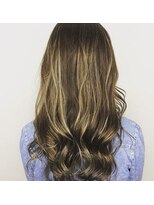 クロエ バイ ラヴィズム 新潟ビルボードプレイス2店(CLOE by LUVISM)&nbsp;ブロンドハイライト＆巻き髪スタイリング