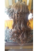 エクステンション クーチャー(Extention Cu'cha) サイドにお花 編み込みハーフアップ