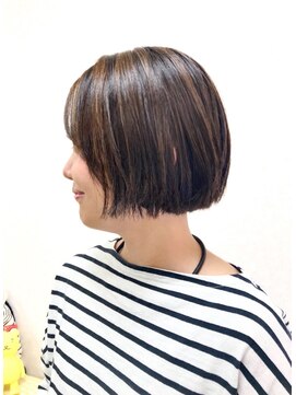 黄ぐまくん美容室 ショートボブ　メッシュ