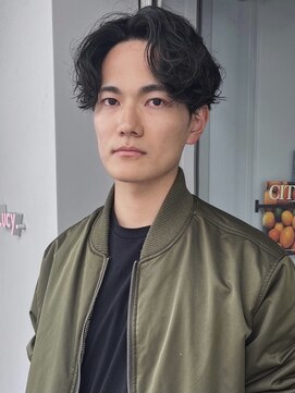 ルーシー(Lucy.) センターパート/ニュアンスパーマ/無造作パーマ