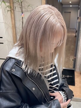 ヒビヲ(HIBIO) ショートボブハイトーンカラーミルクティーベージュダブルカラー