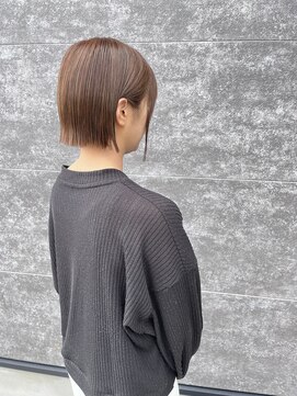 カミユイドコ ニン(kamiyuidoko nin) アッシュベージュ切っぱなしボブ