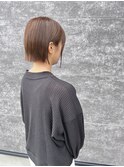 アッシュベージュ切っぱなしボブ