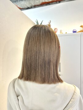 トト 船橋店(toto.) ◇細めハイライトボブフェザーショートマロンベージュ[船橋]