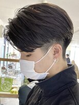 フィフス(fifth)&nbsp;毛流れセンターパートカットニュアンスパーマビジネスヘアfifth