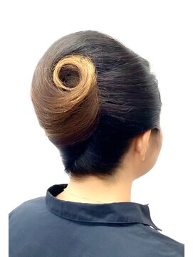 ヘアセットアップス(UP's) ☆シンプルですっきりキレイ『 夜会巻き 』※すき毛(アンコ)無し