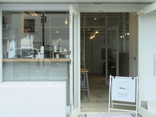 ボックスサロンアンドカフェ(box. SALON and CAFE)の雰囲気（カフェもあります）